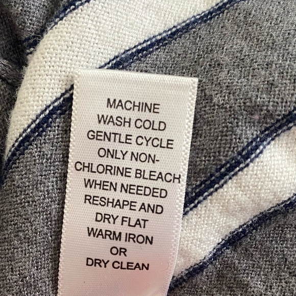 LAST CALL Banana Republic Small Striped Cardigan - Picture 9 of 9